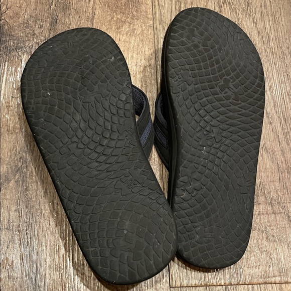Under Armour Black Slides and Flip Flops Sandals Youth Boys Size 2 - Picture 9 of 10